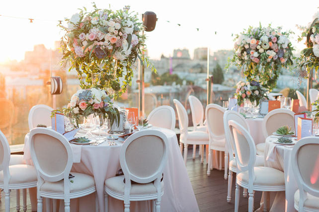 свадьба на крыше, декор гостевых столов