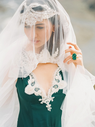 Изумрудная сказка: 50 свадебных фотоидей, невеста в изумрудном платье