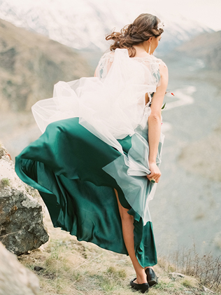 Изумрудная сказка: 50 свадебных фотоидей, невеста в изумрудном платье