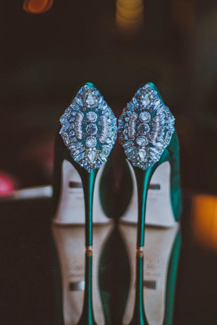 Изумрудная сказка: 50 свадебных фотоидей, туфли невесты