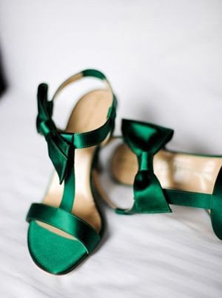 Изумрудная сказка: 50 свадебных фотоидей, туфли невесты