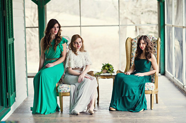 Изумрудная сказка: 50 свадебных фотоидей, невеста с подружками