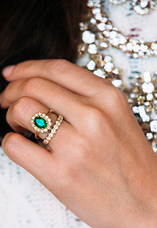 Изумрудная сказка: 50 свадебных фотоидей, кольцо невесты