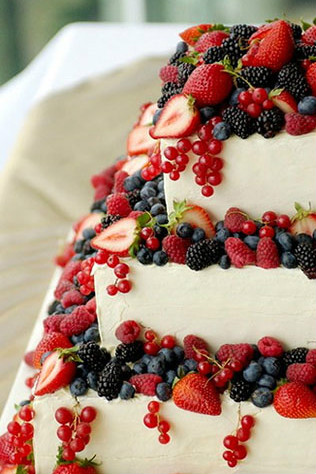 Ягодное настроение для свадьбы, свадебный торт с ягодами