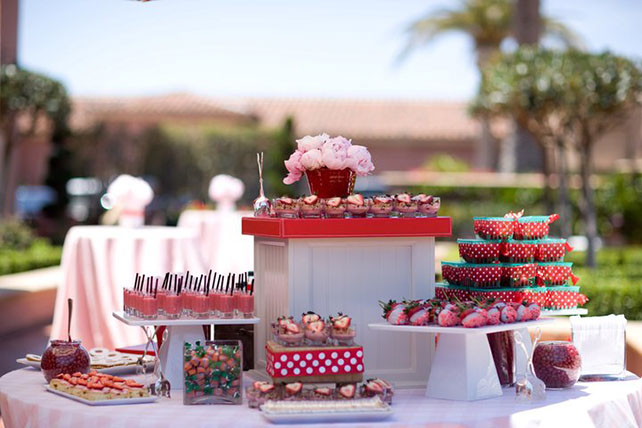 Ягодное настроение для свадьбы, сладкий стол