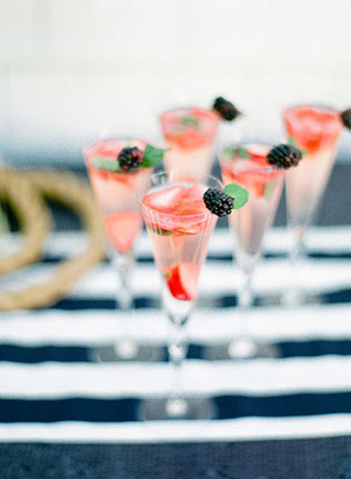 Ягодное настроение для свадьбы, коктели с ягодами
