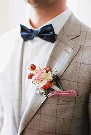 Ягодное настроение для свадьбы, бутоньерка жениха