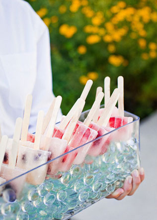 Сладкий лед: 40 идей десертов для жаркой летней свадьбы 