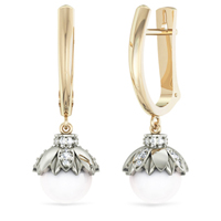 Серьги из комбинированного золота с бриллиантами и жемчугом