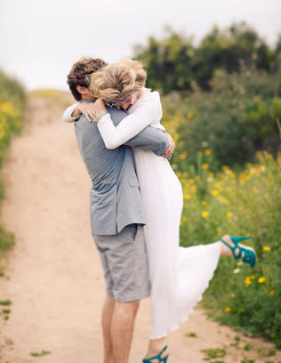 Наперекор традициям: женихи выбирают шорты 