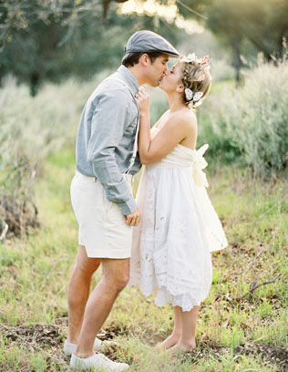 Наперекор традициям: женихи выбирают шорты 