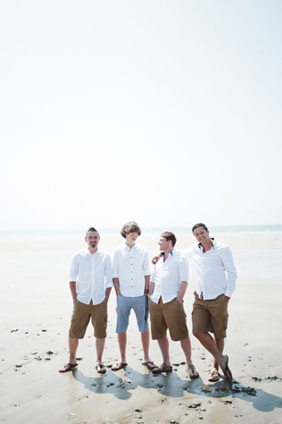 Наперекор традициям: женихи выбирают шорты 