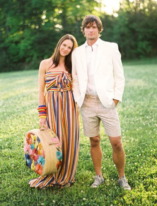 Наперекор традициям: женихи выбирают шорты 