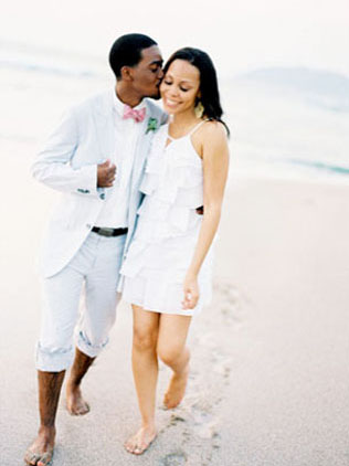 Наперекор традициям: женихи выбирают шорты 