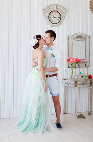 Наперекор традициям: женихи выбирают шорты 