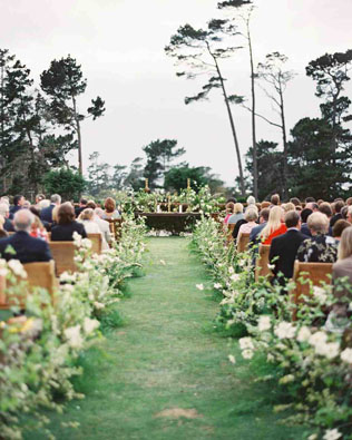 30 идей оформления живыми цветами прохода к свадебной арке 