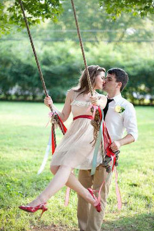 качели на свадьбе