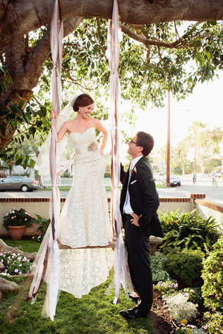 качели на свадьбе