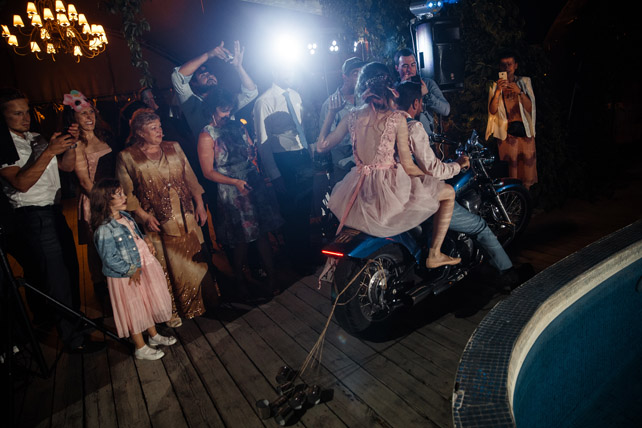 Как эффектно завершить свадебное торжество? 