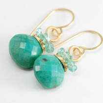 Бирюзовые туфельки, поясок, маникюр и даже волосы отлично дополнят образ невесты для свадьбы в цвете тиффани!