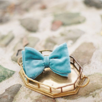 Бирюзовые нотки в образах жениха и его друзей