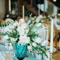 Найти цветы оттенка тиффани сложно, но всегда можно покрасить их в нужный тон!