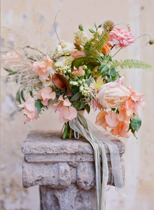 Советуют профессионалы: как сохранить свадебный букет в жаркую погоду 