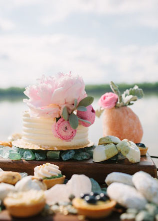 Драгоценные камни и минералы в оформлении свадьбы 