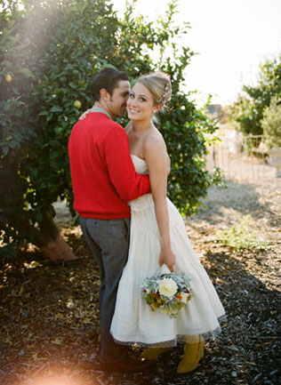 Утепляемся: кардиганы и свитеры в свадебном образе 