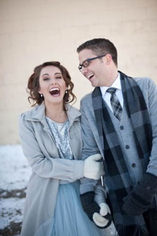 Утепляемся: кардиганы и свитеры в свадебном образе 