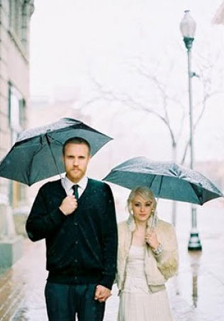 Утепляемся: кардиганы и свитеры в свадебном образе 