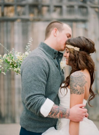 Утепляемся: кардиганы и свитеры в свадебном образе 