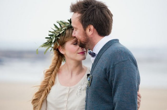 Утепляемся: кардиганы и свитеры в свадебном образе 