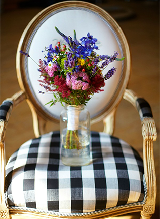 Свадьба в деталях: клетка виши, букет невесты