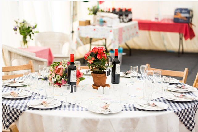 Свадьба в деталях: клетка виши, сервировка стола