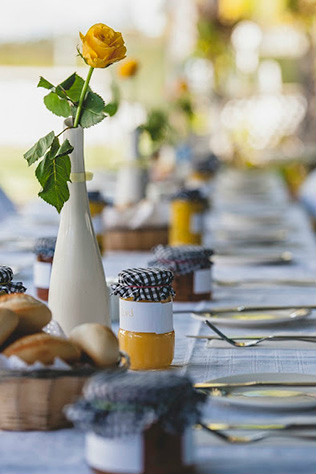 Свадьба в деталях: клетка виши, сервировка стола