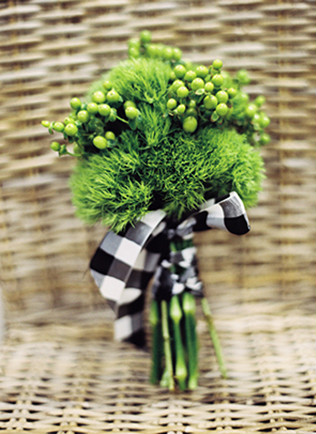 Свадьба в деталях: клетка виши, букет невесты