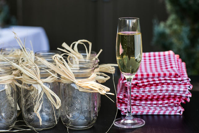 Свадьба в деталях: клетка виши, баночки