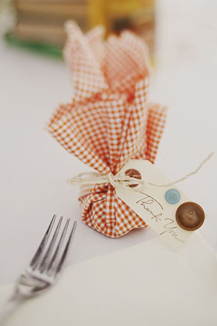 Свадьба в деталях: клетка виши, бонбоньерки