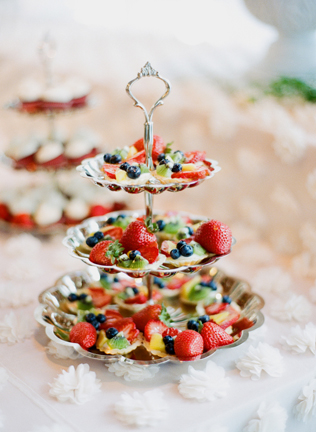 Клубничное безумие: 50 идей для летней свадьбы 