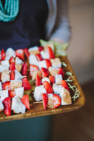 Клубничное безумие: 50 идей для летней свадьбы 