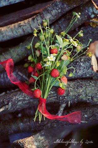 Клубничное безумие: 50 идей для летней свадьбы 