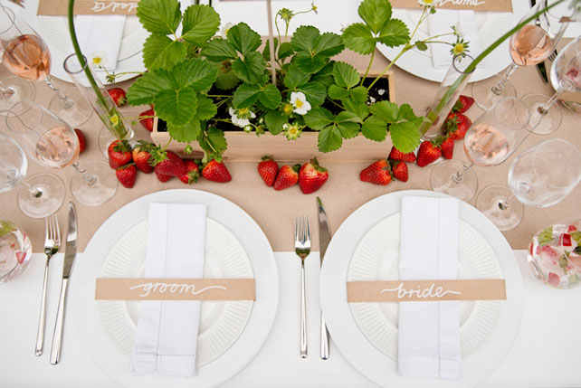 Клубничное безумие: 50 идей для летней свадьбы 
