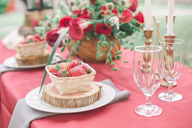 Клубничное безумие: 50 идей для летней свадьбы 