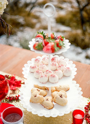 Клубничное безумие: 50 идей для летней свадьбы 