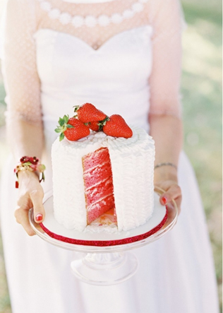 Клубничное безумие: 50 идей для летней свадьбы 