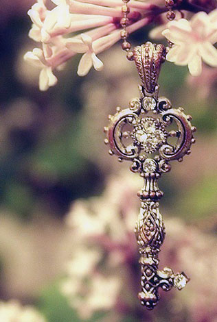 ключики в декоре свадьбы, бижутерия невесты