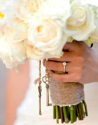 ключики в декоре свадьбы, букет невесты