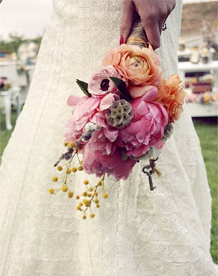 ключики в декоре свадьбы, букет невесты