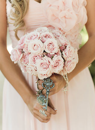 ключики в декоре свадьбы, букет невесты